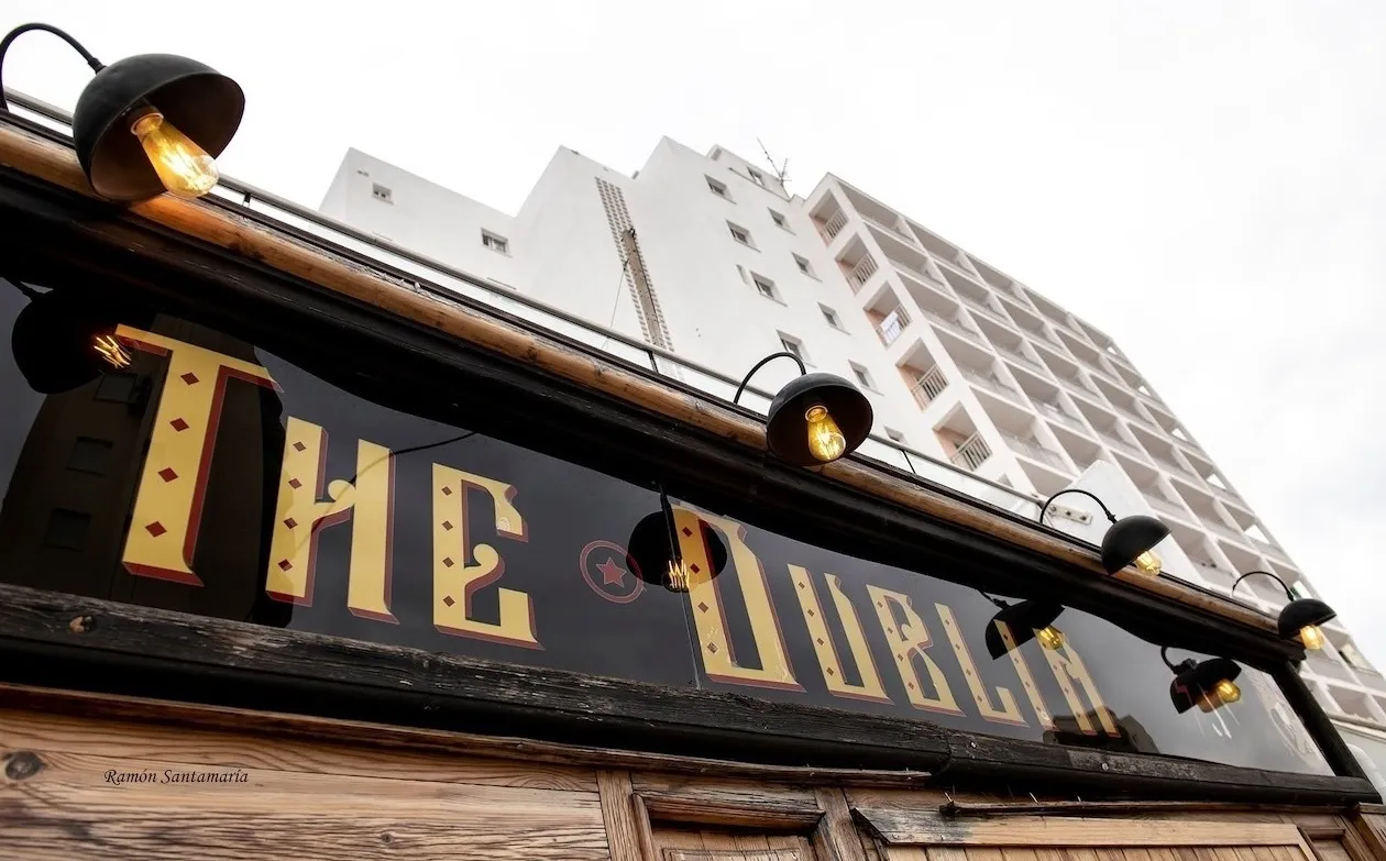 Fachada de The Dublin en Playa de Gandia